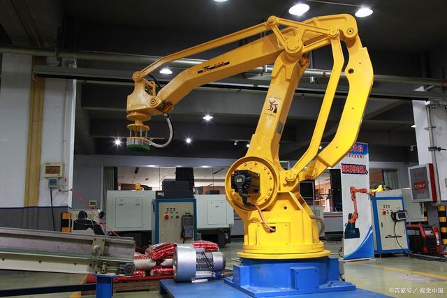 代替人工搬运的自动化产品,是可以进行自动化搬运作业的工业机器人